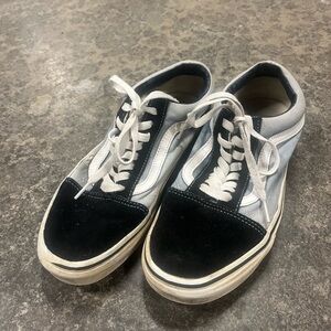 Vans old skill blue  and Black Sneakers
Sun faded